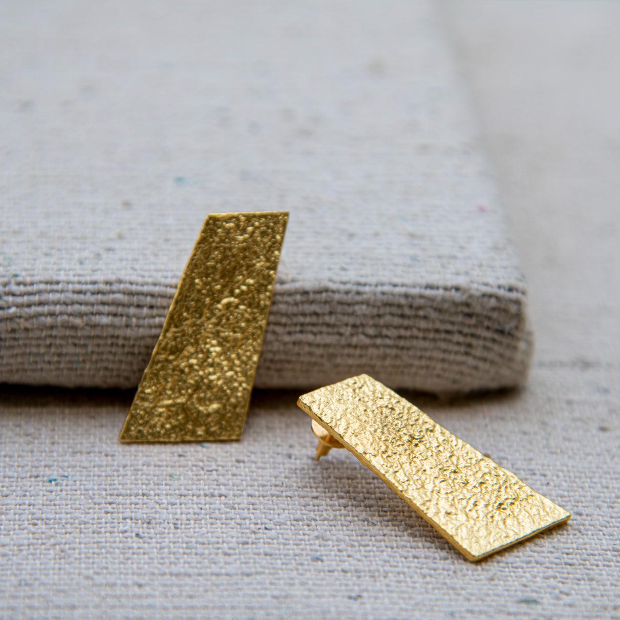 Hammered Brass Gold Plated Stud Earring - DeKulture DKW-1417-SEJ