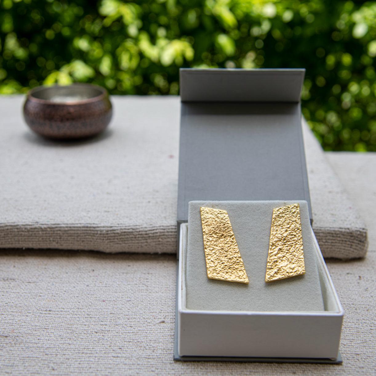 Hammered Brass Gold Plated Stud Earring - DeKulture DKW-1417-SEJ