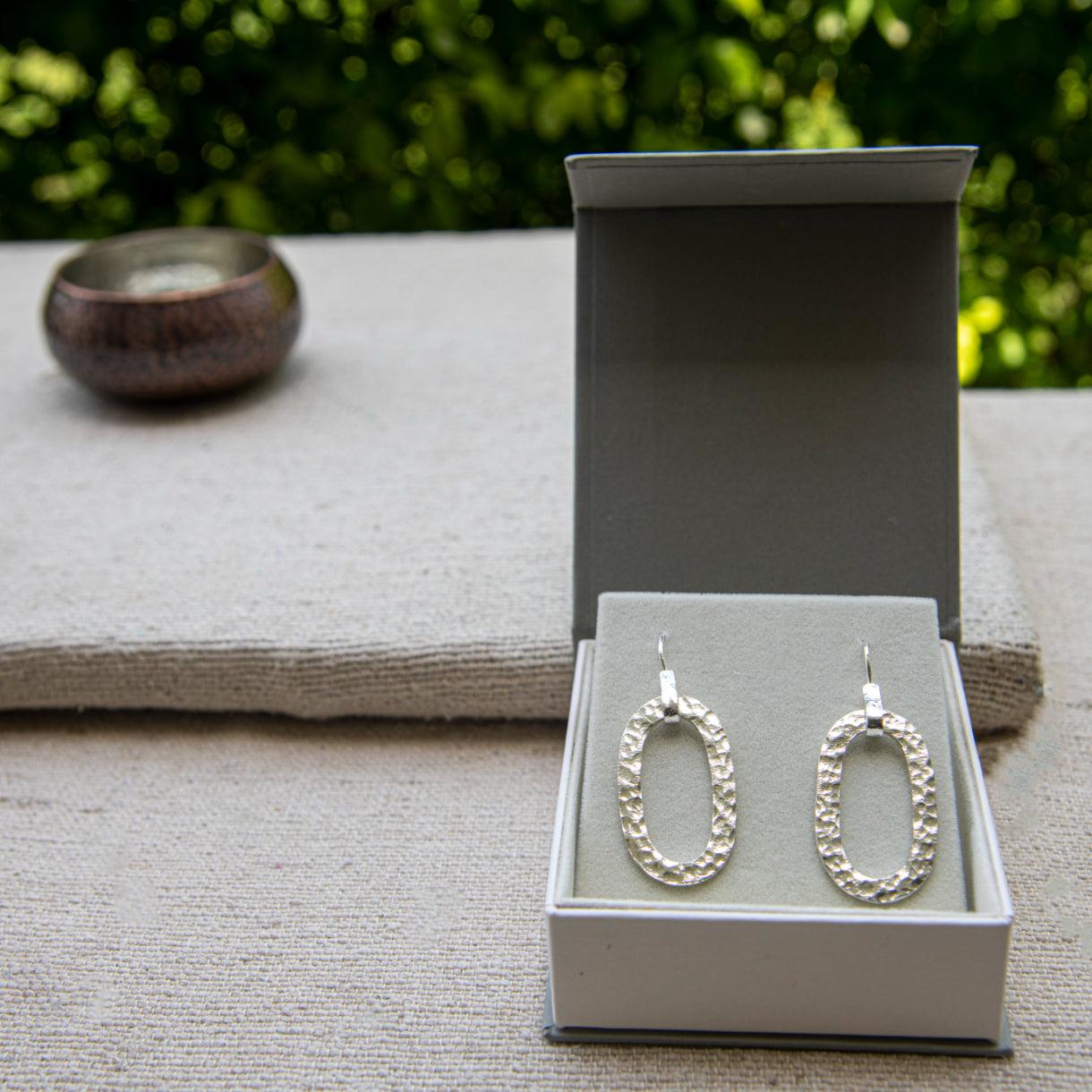 Hammered Oval Dangle Silver Earring - DeKulture DKW-1303-SEJ