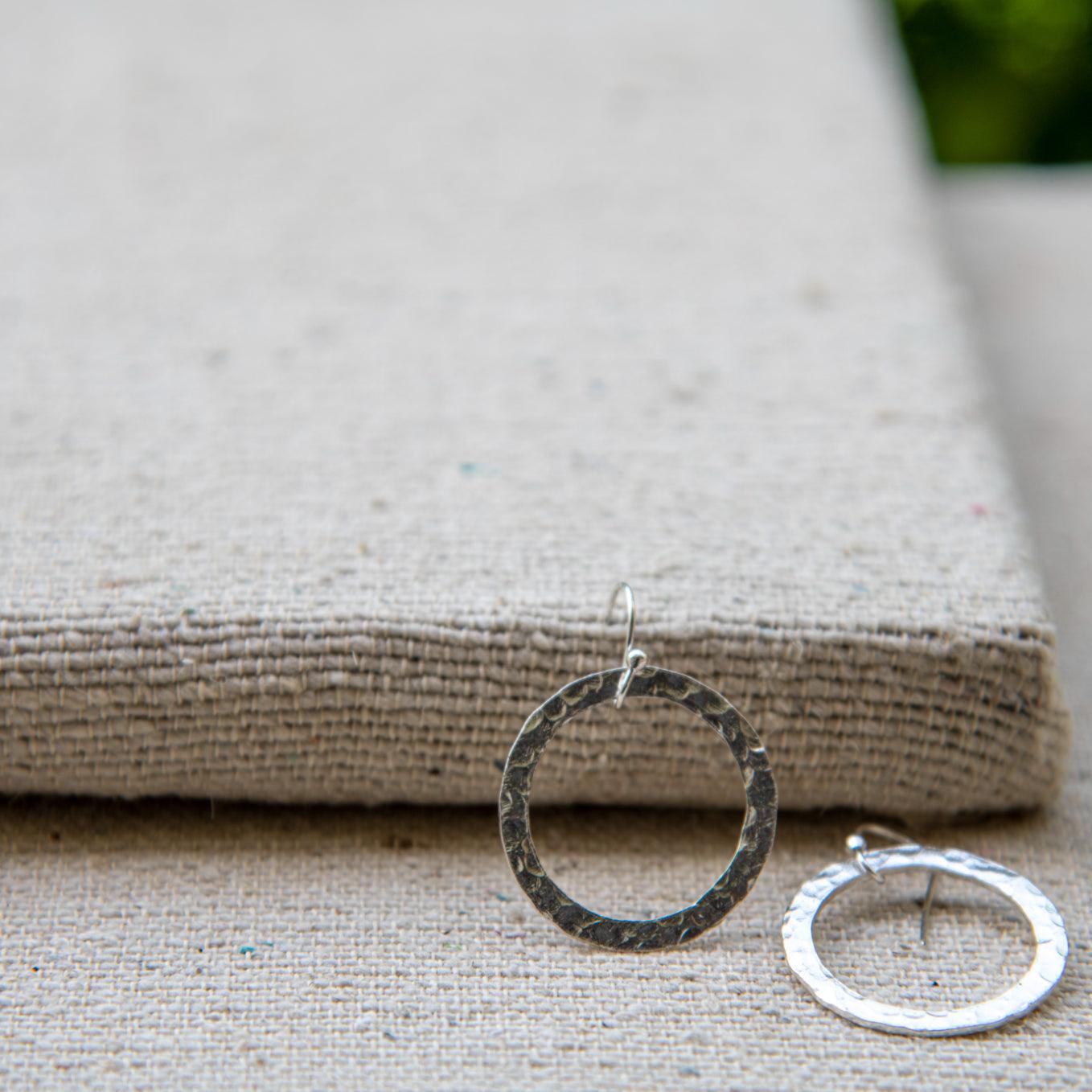 Hammered Round Silver Dangle Earring - DeKulture DKW-1304-SEJ