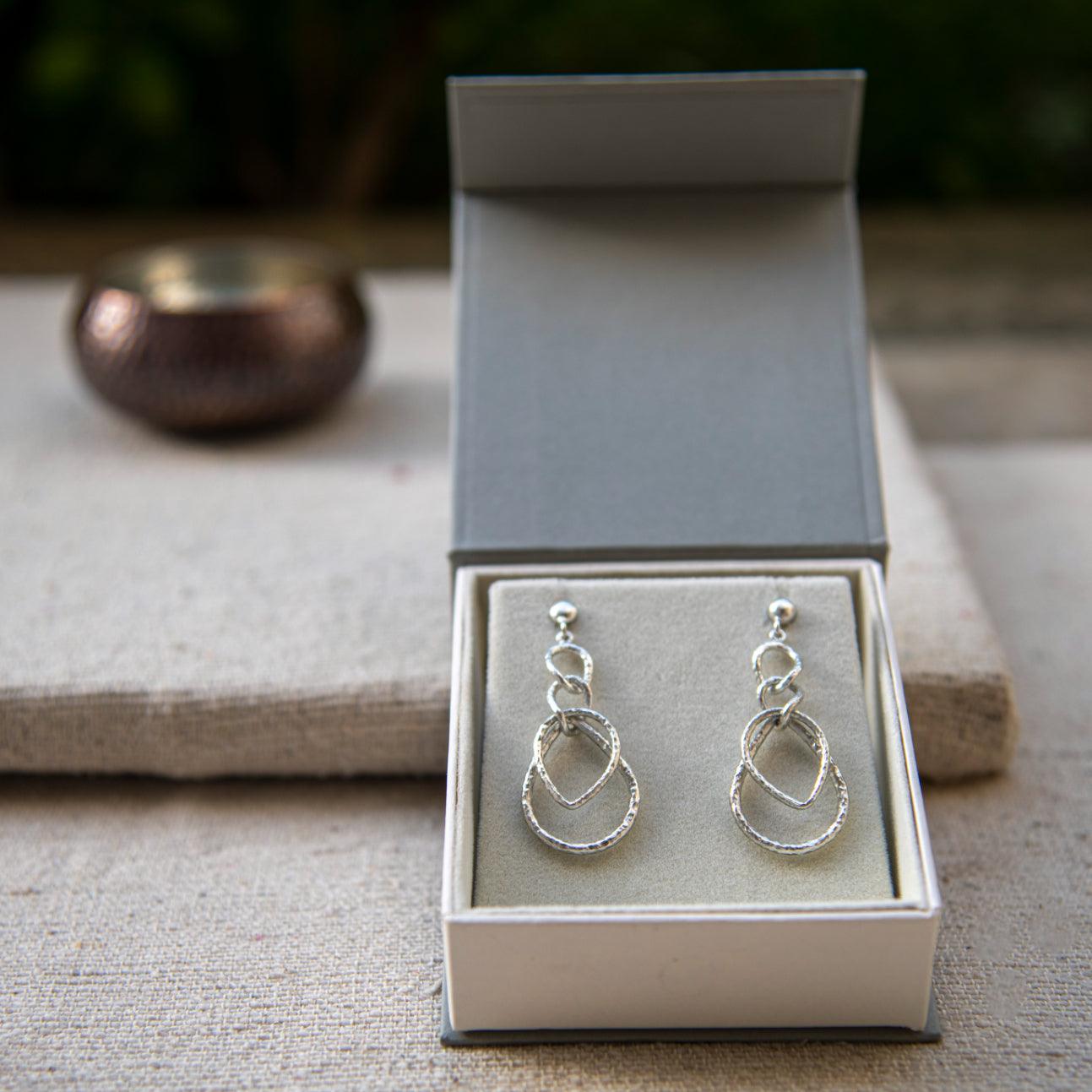 Intertwined Oval Silver Dangler Earring - DeKulture DKW-1311-SEJ