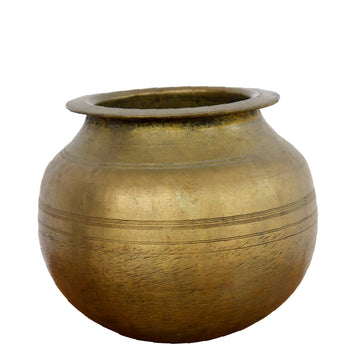 Collectors Piece Vintage Round Thick Rim Brass Pot