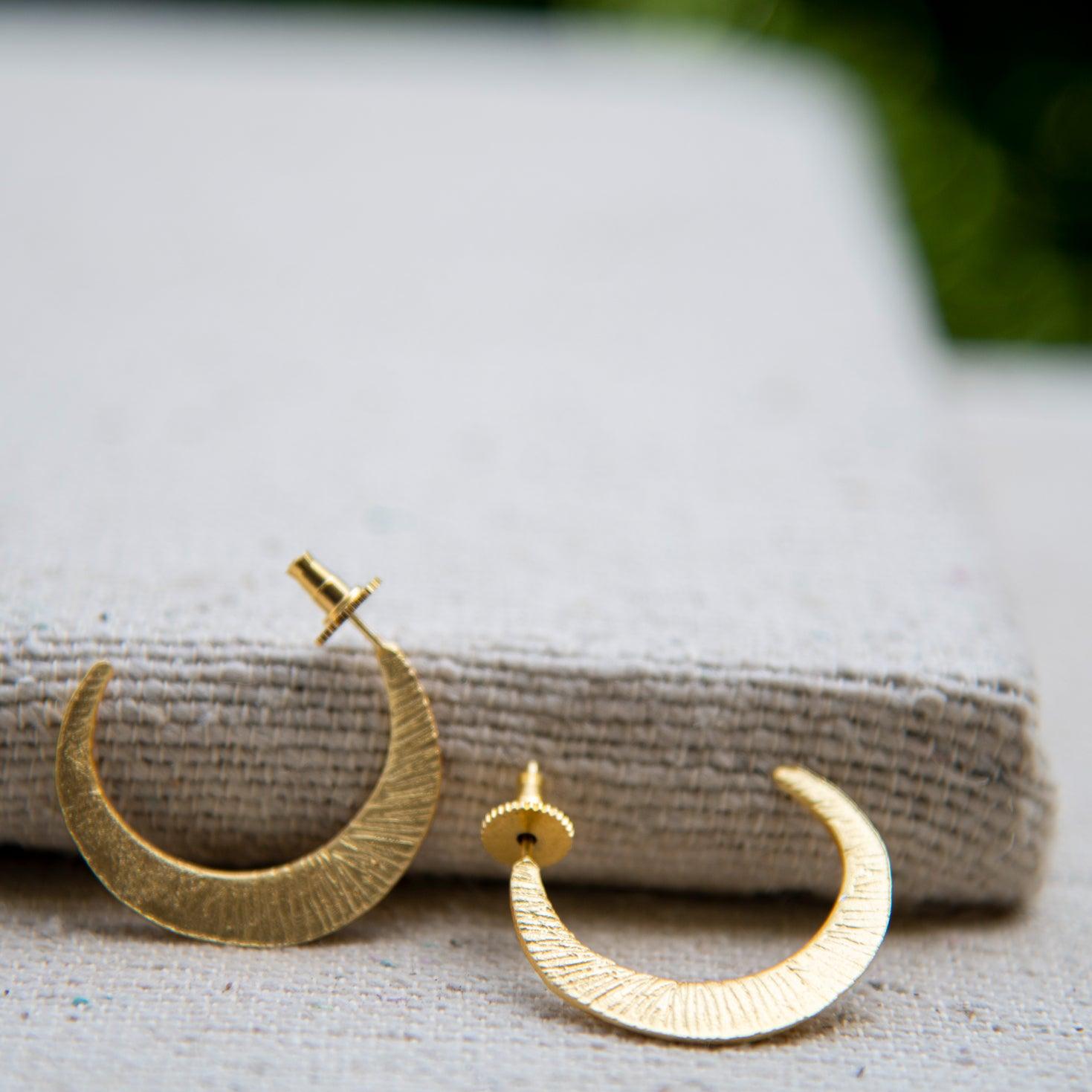 Crescent Moon Brass Earring - DeKulture DKW-1363-SEJ