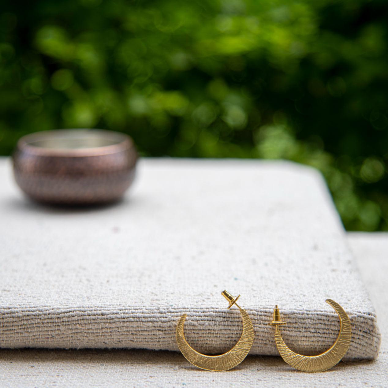 Crescent Moon Brass Earring - DeKulture DKW-1363-SEJ