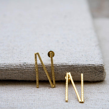 English Alphabet "N" Brass Earring - DeKulture DKW-1346-SEJ