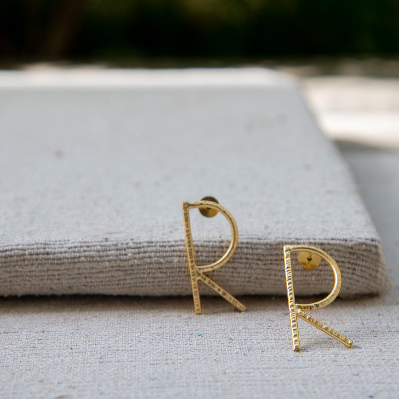 English Alphabet "R" Brass Earring - DeKulture DKW-1358-SEJ