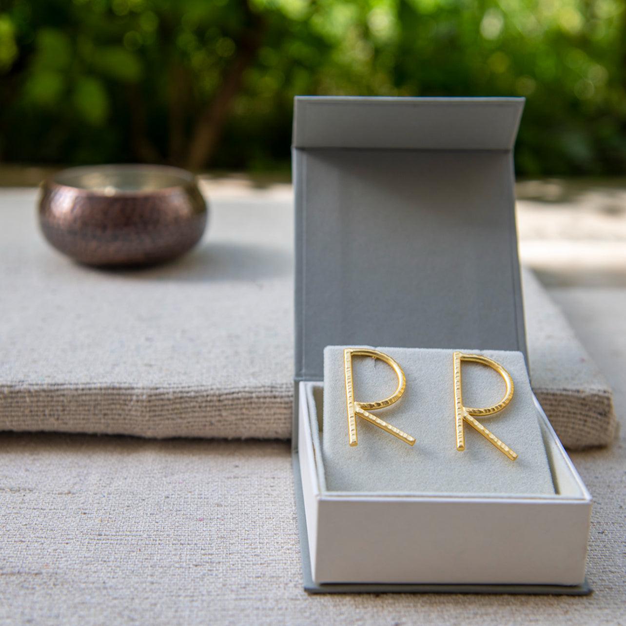 English Alphabet "R" Brass Earring - DeKulture DKW-1358-SEJ