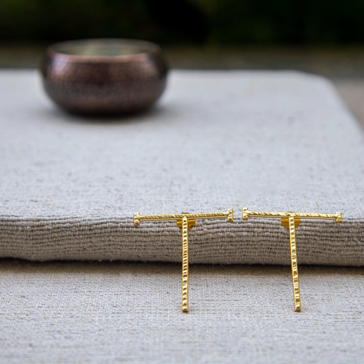 English Alphabet "T" Brass Earring - DeKulture DKW-1347-SEJ