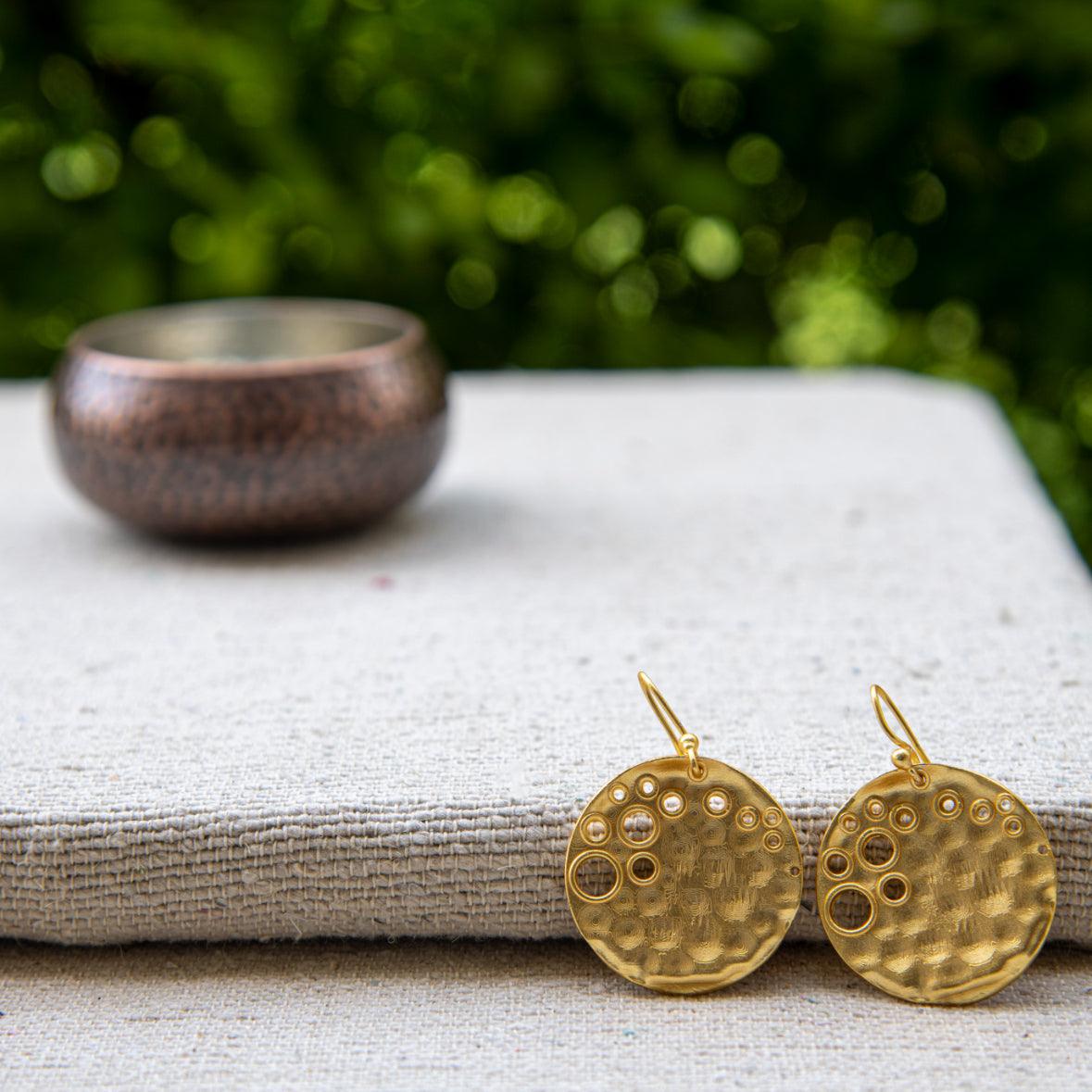 Hammered Vermeil Disk Dangle Earring - DeKulture DKW-1298-SEJ