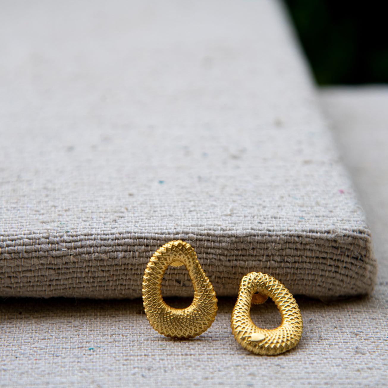 Uneven Textured Oval Gold Brass Plated Earring - DeKulture DKW-1307-SEJ