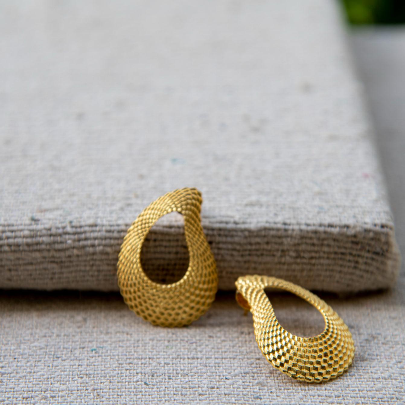 Uneven Textured Oval Gold Plated Earring - DeKulture DKW-1419-SEJ