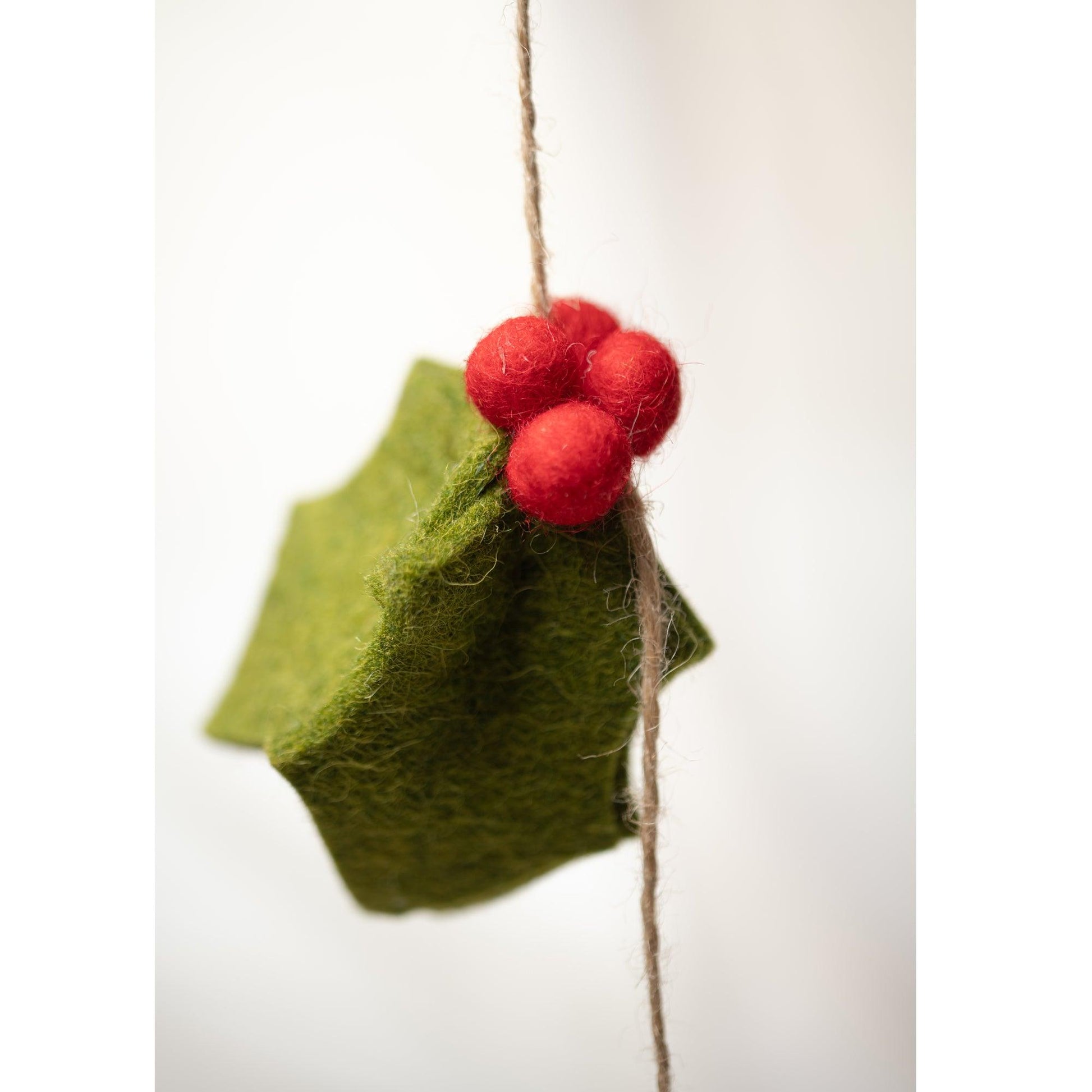 Wool Felt Leaf Berry Garland - DeKulture DKW-6130-FO
